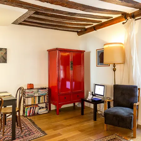 1 Apartment *